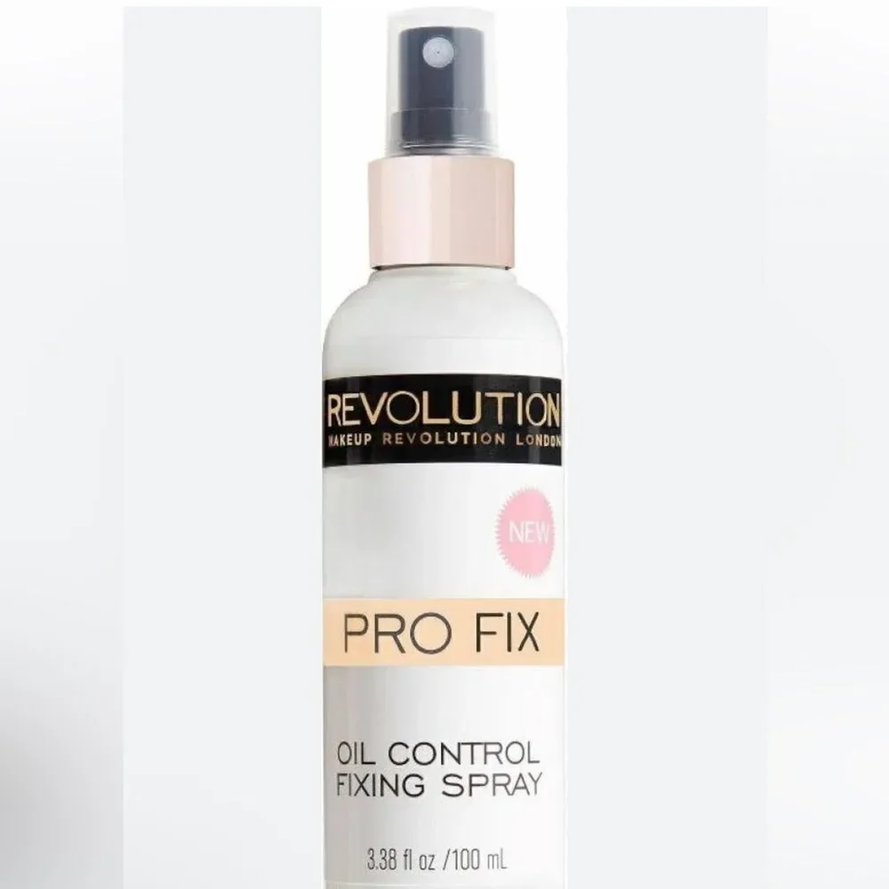 Revolution face make up fixing spray